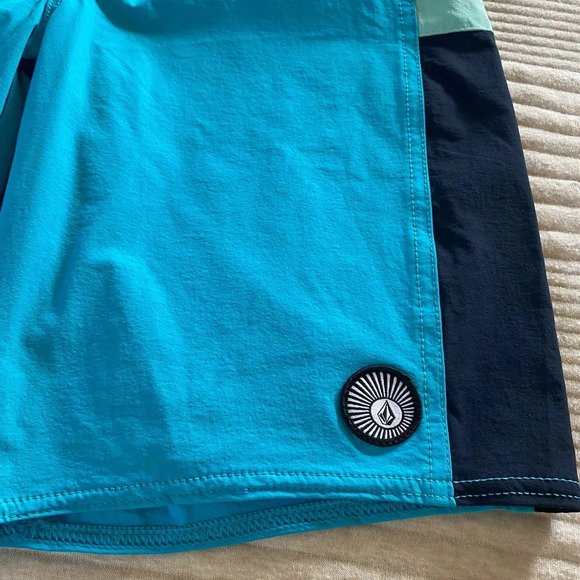 Volcom Boys Board Shorts Swim Suit Pockets blue black size 16 - Picture 6 of 14
